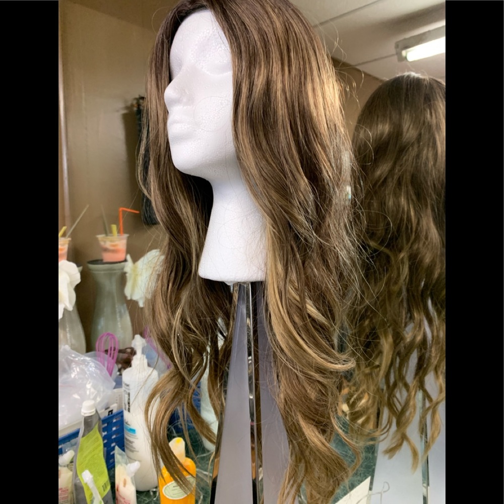 Brunette wig long waves